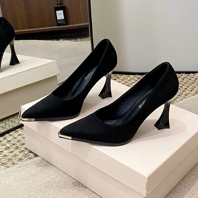 French-Style Pointed Shoe