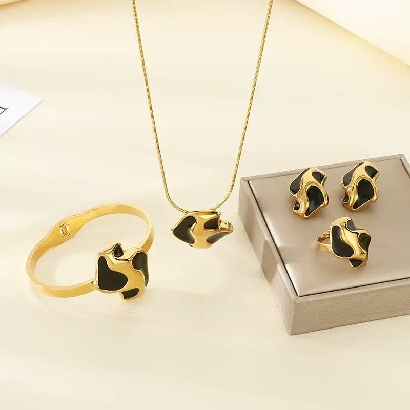 Oil-Dropping Necklace Set
