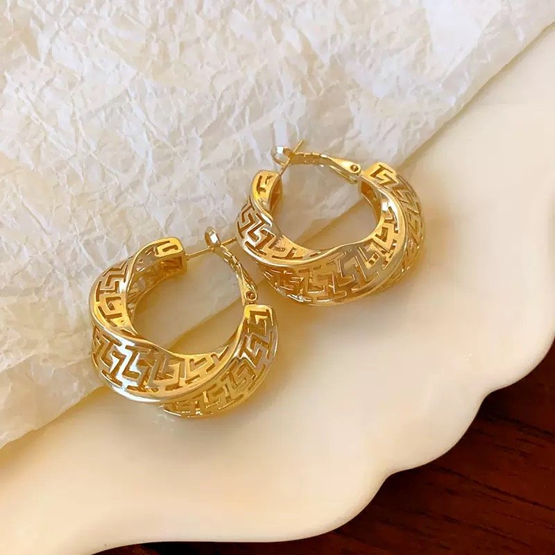 Twisted Round Hollow Earring